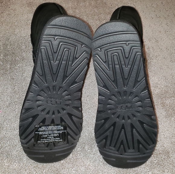 UGG Classic Short Leather Black Boots, Size 7 - Picture 9 of 10